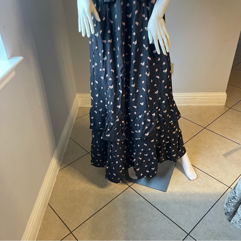 Floral Butterfly-Sleeve Maxi Dress
Size Medium
New
Brand is Forever 21 - Picture 5 of 14